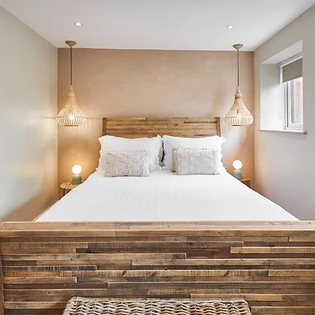 The Believe Boutique レッドカー