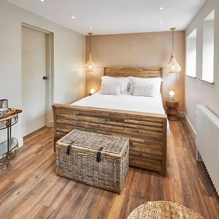 The Believe Boutique * レッドカー