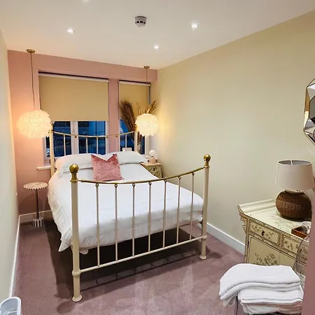 The Believe Boutique レッドカー